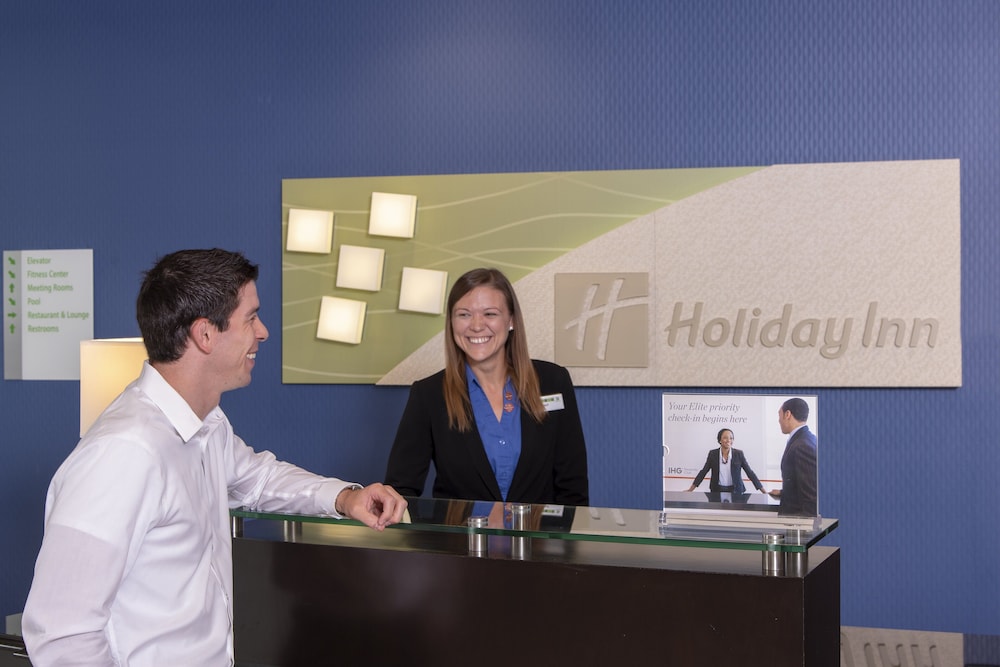Holiday Inn Indianapolis Airport 37/66