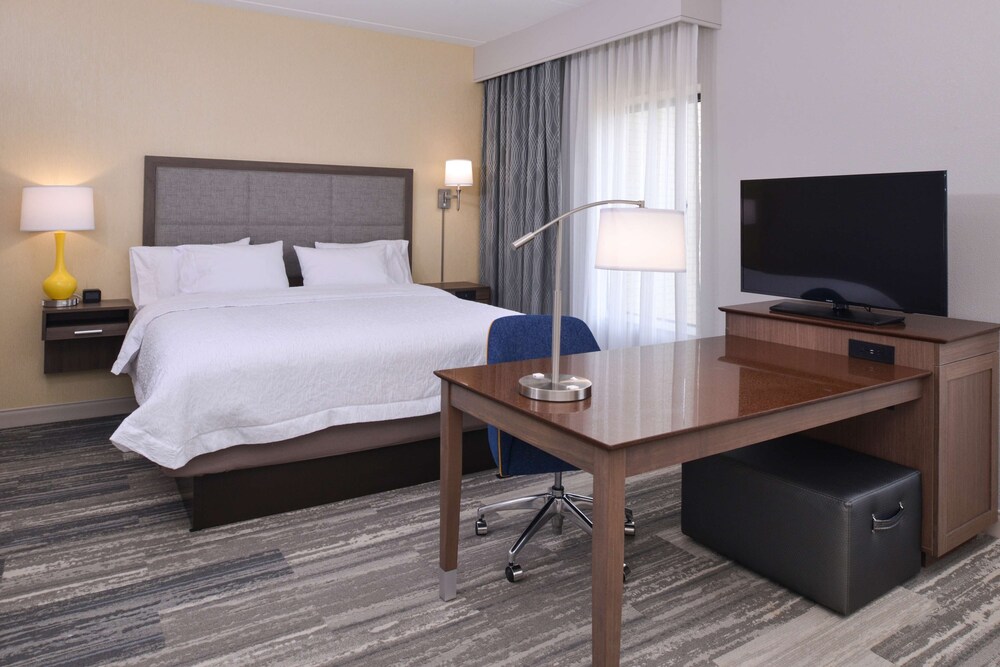 Hampton Inn & Suites Cincinnati-Mason 16/31