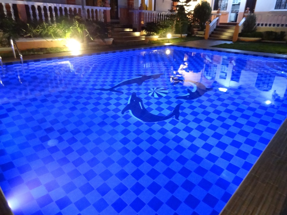 The Executive Villa Inn & Suites 38/60