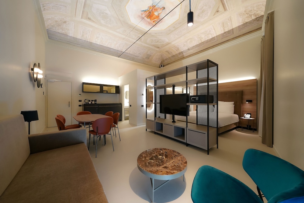 Bergamo Inn 21 24/29