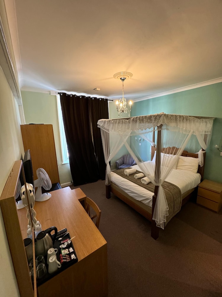 The George Hotel 23/50