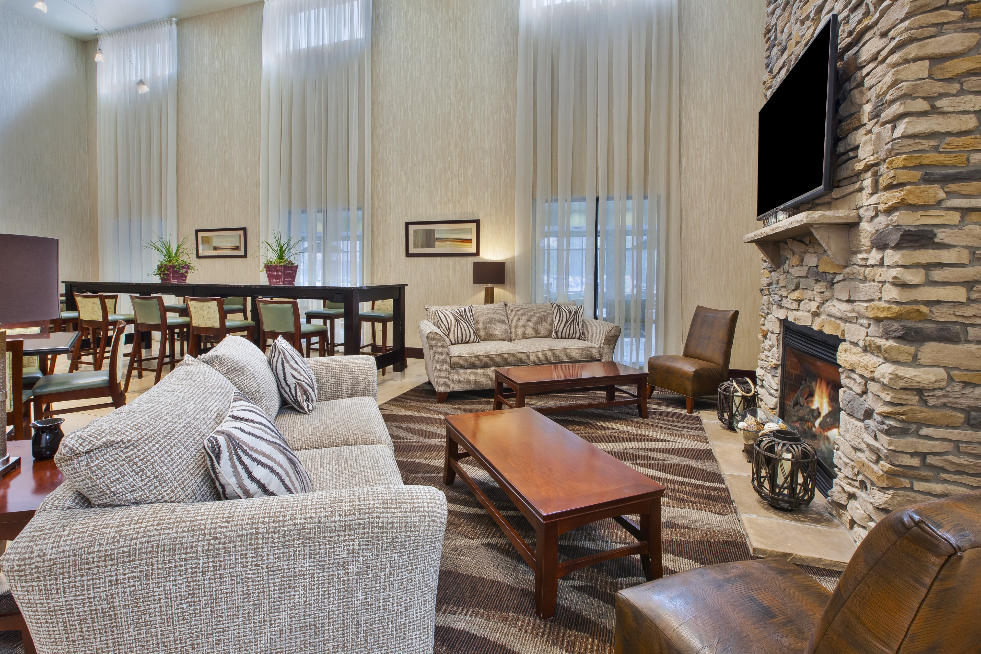 Holiday Inn Express Suites Geneva Finger Lakes 46/56