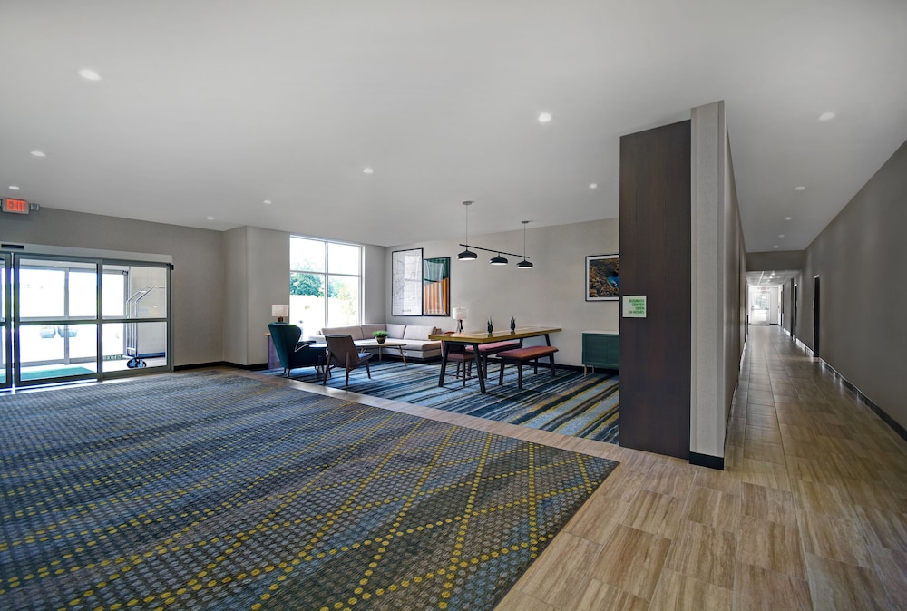 Holiday Inn Grand Rapids North 19/71