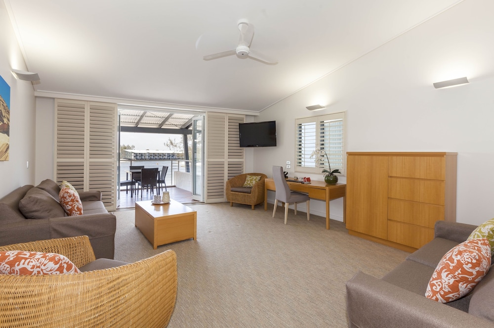 COURAN COVE ISLAND RESORT 22/50