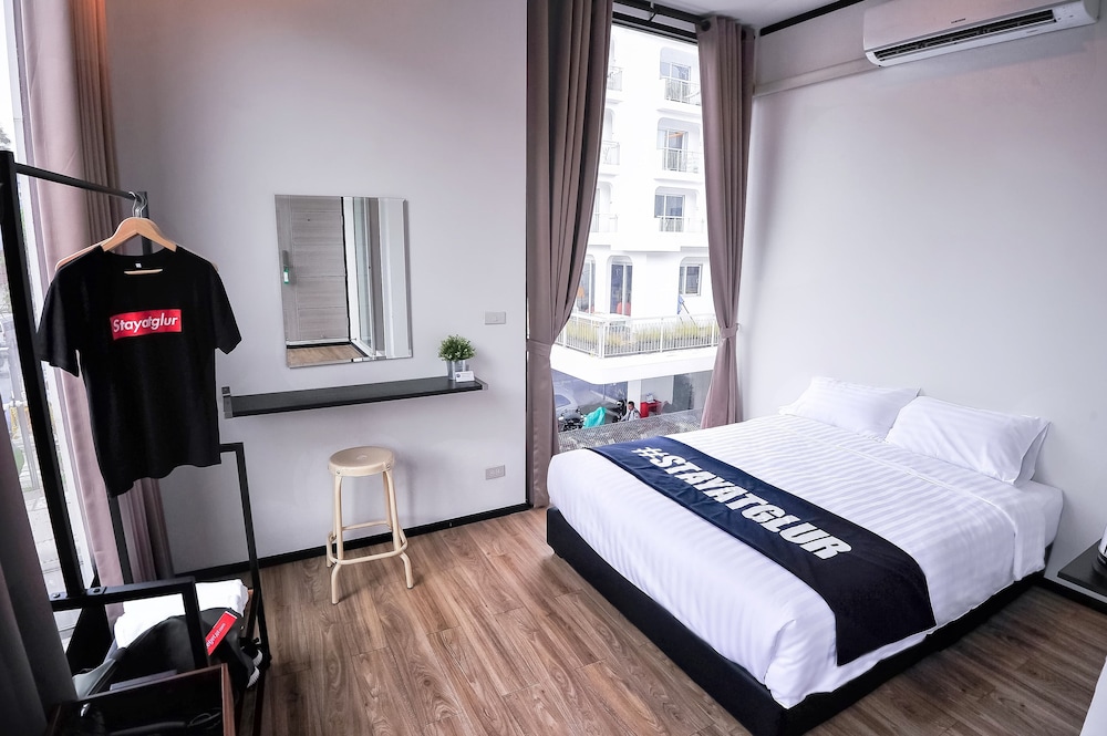 DELUXE, DOUBLE BED