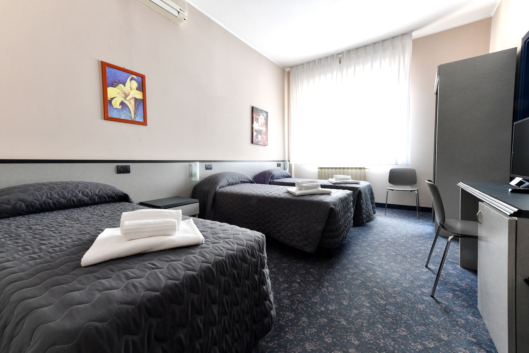 ROOM, TRIPLE