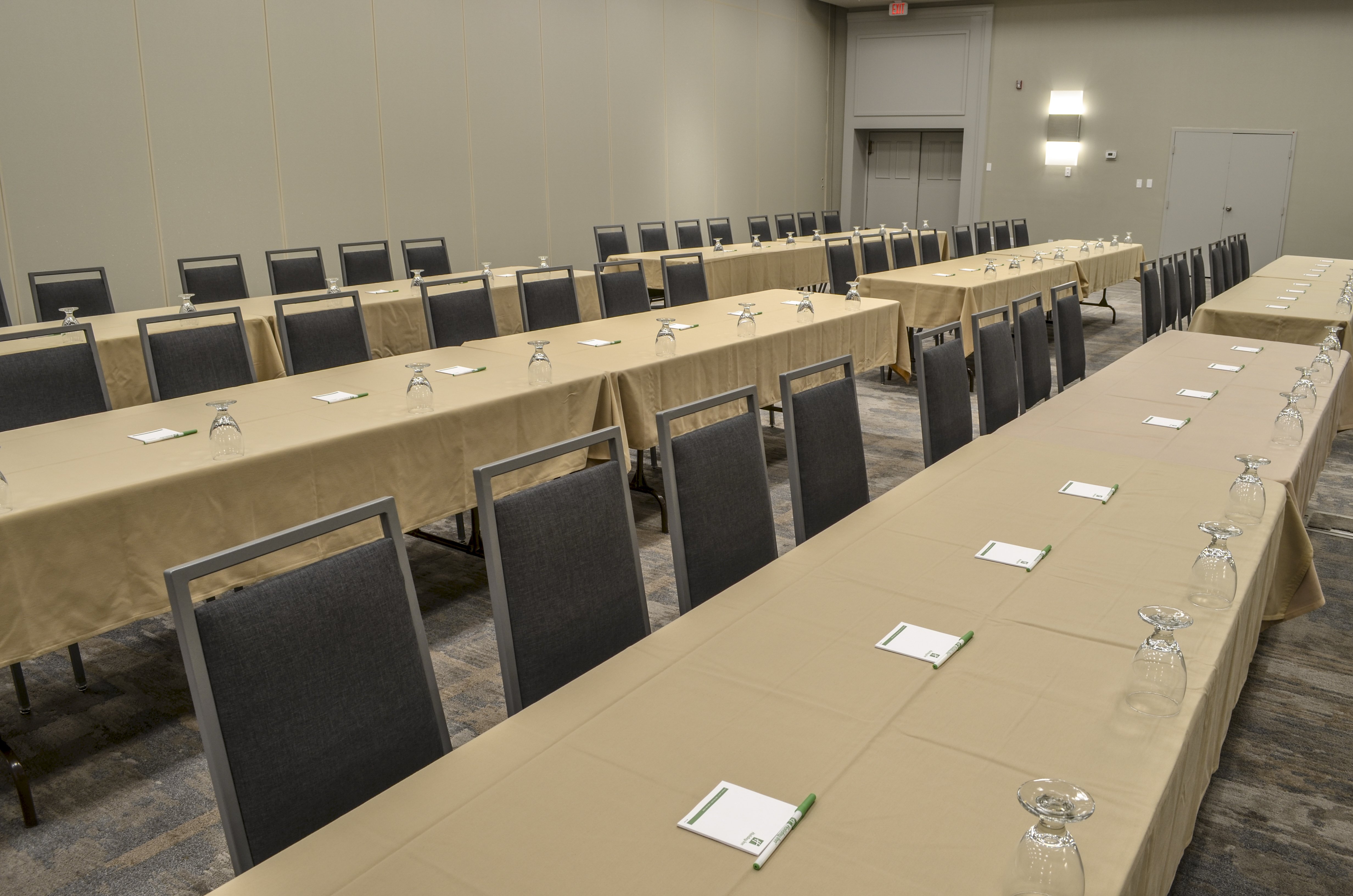Holiday Inn Fargo 54/70