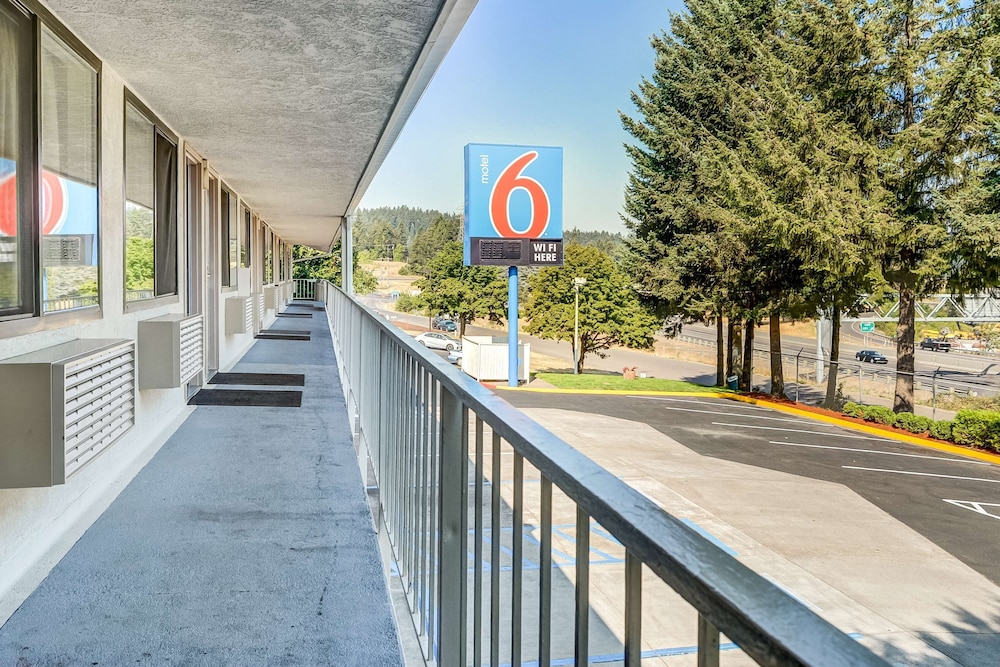 Motel6 Eugene, OR - South Springfield 40/44