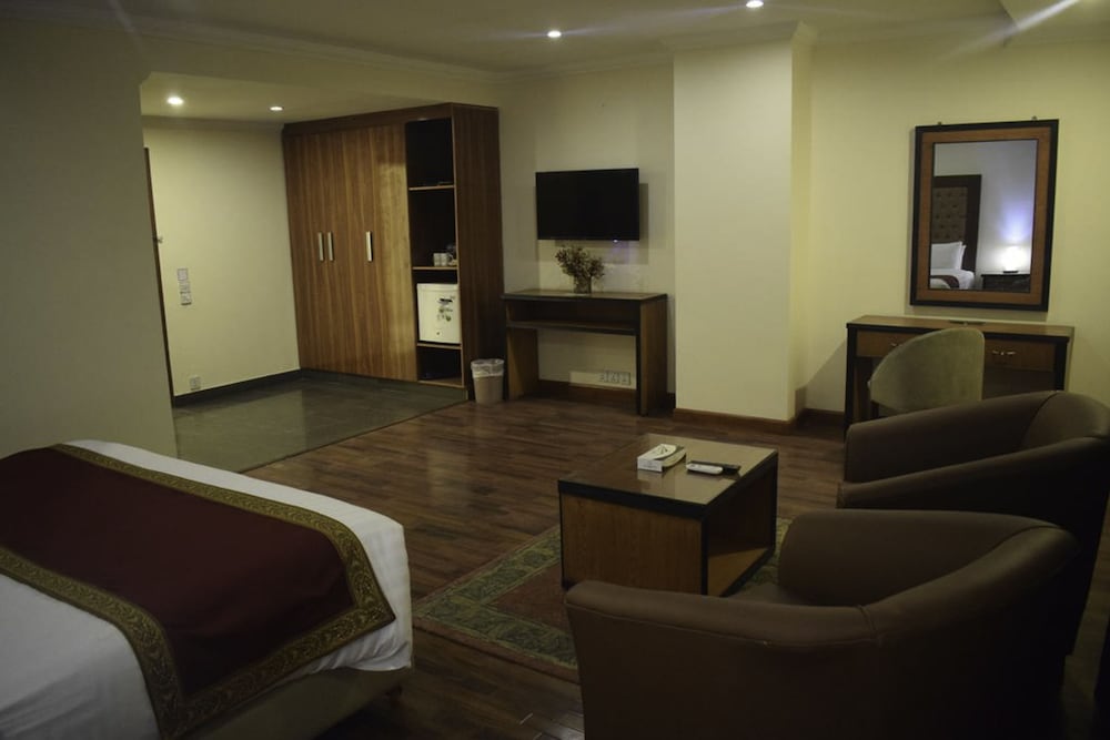 Grand Millennium Hotel Lahore (Local) 32/41