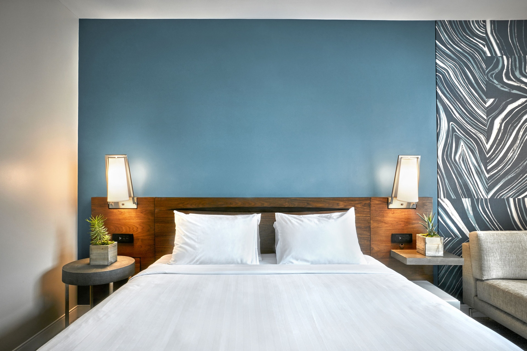 REGENCY, SUITE, KING BED