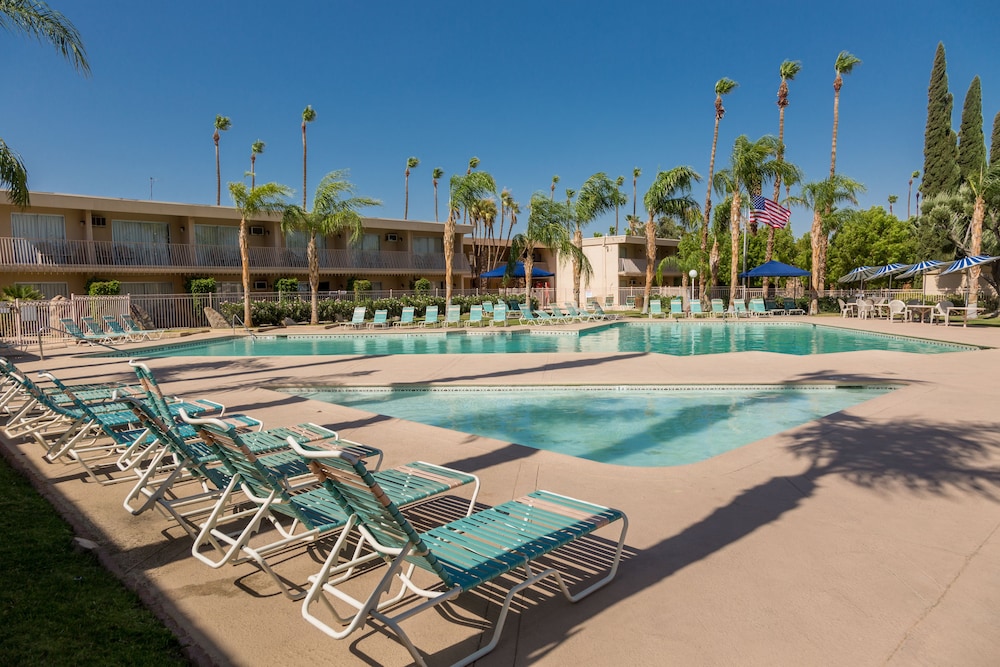 Days Inn by Wyndham Palm Springs 14/25