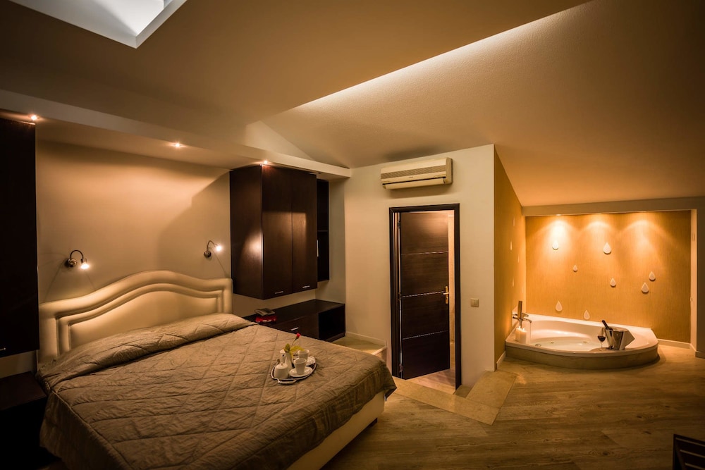 Mediterranean Beach Resort 19/65