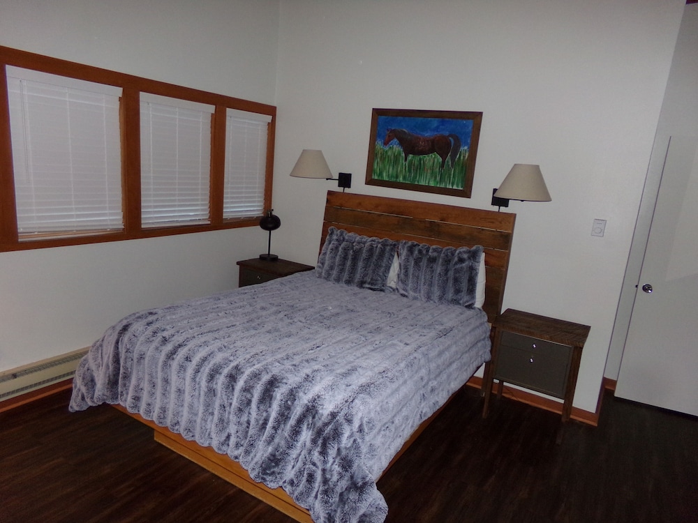 Tennis Townhome 2 Bed 2 5 Bath 9/50