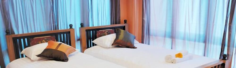 ROOM, DOUBLE BED