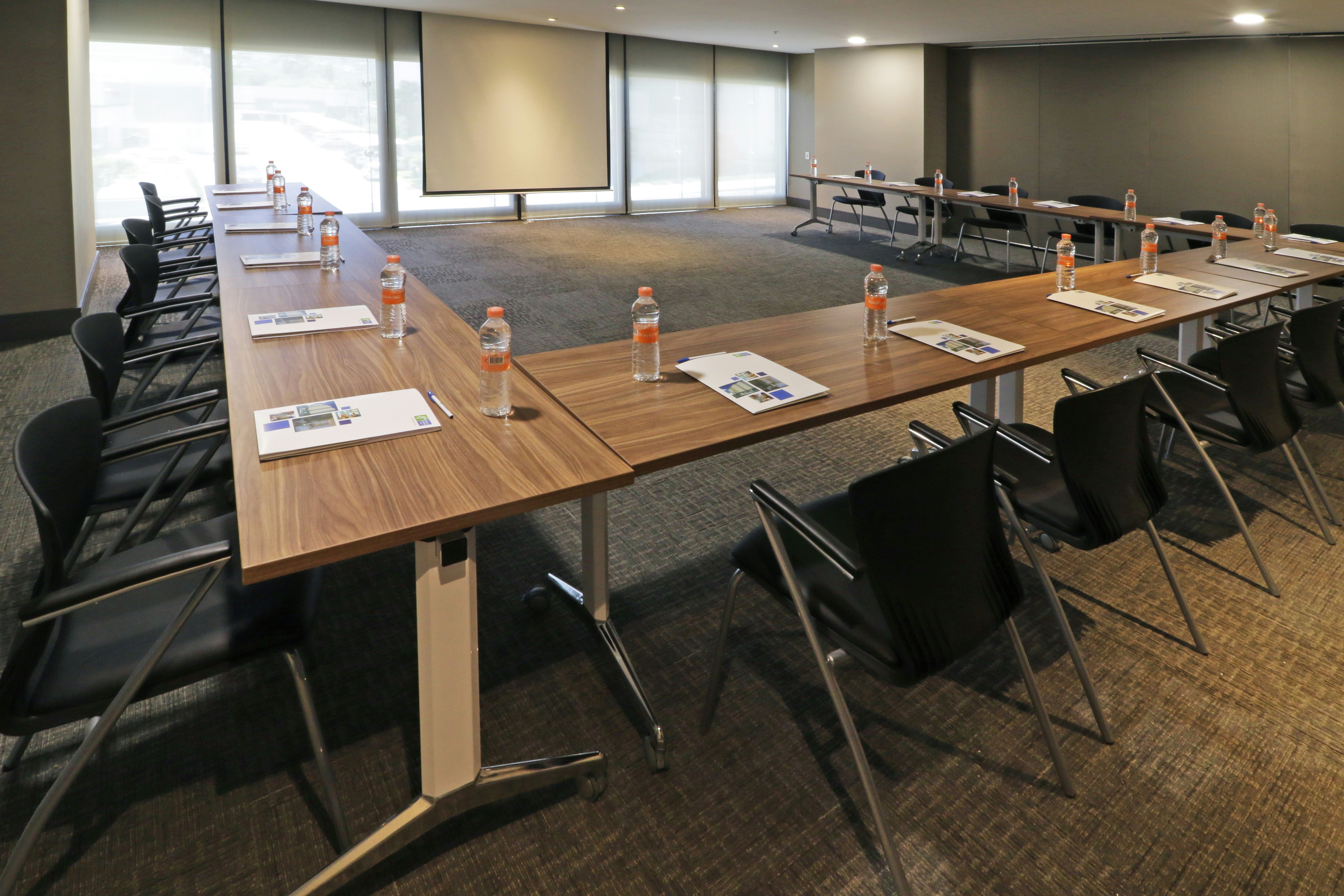 Holiday Inn Express Suites Monterrey Valle 68/74