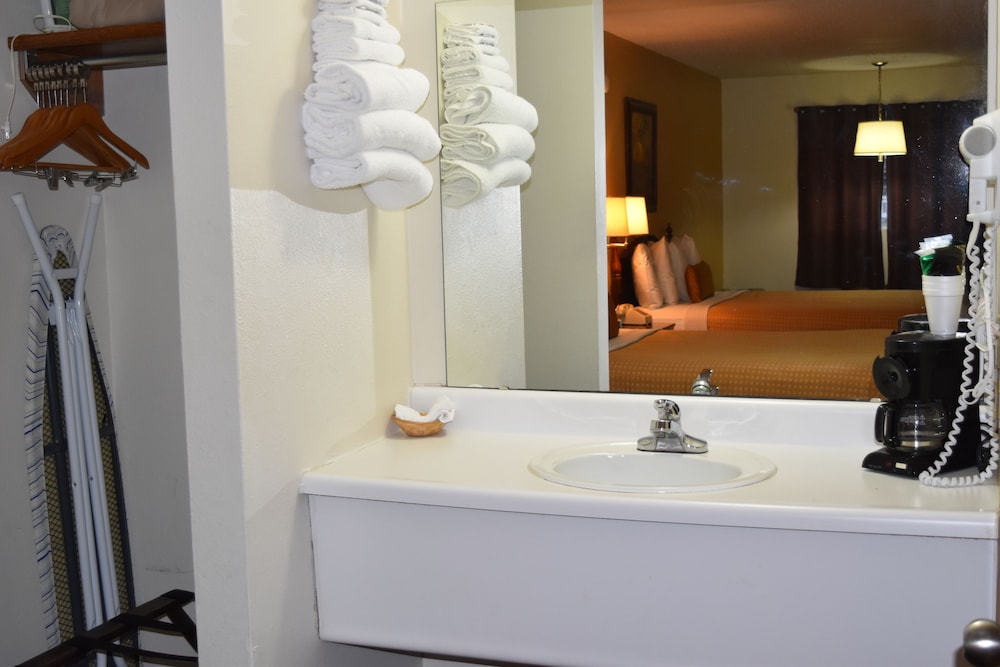Howard Johnson by Wyndham Branson Theatre District 10/59
