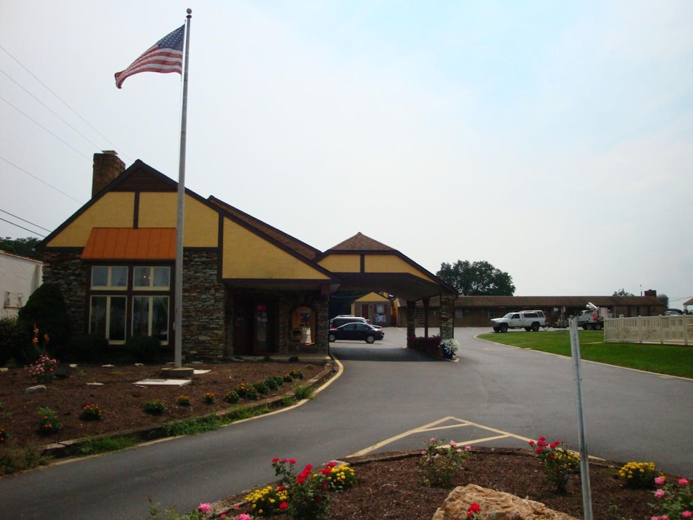 Soudersburg Inn & Suites Lancaster 3/50