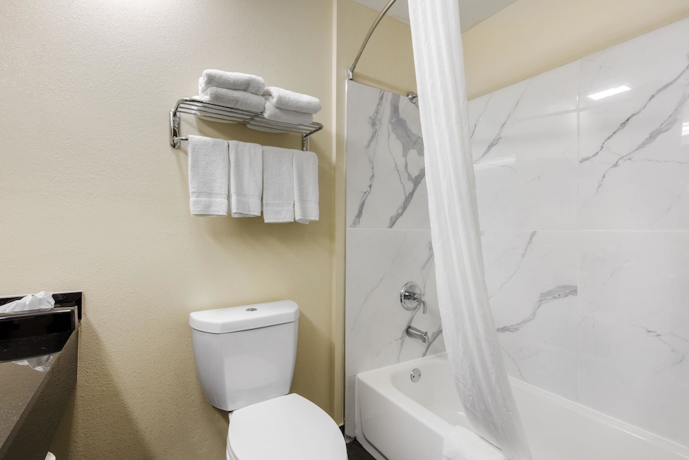 Quality Inn Cadiz, KY 19/40