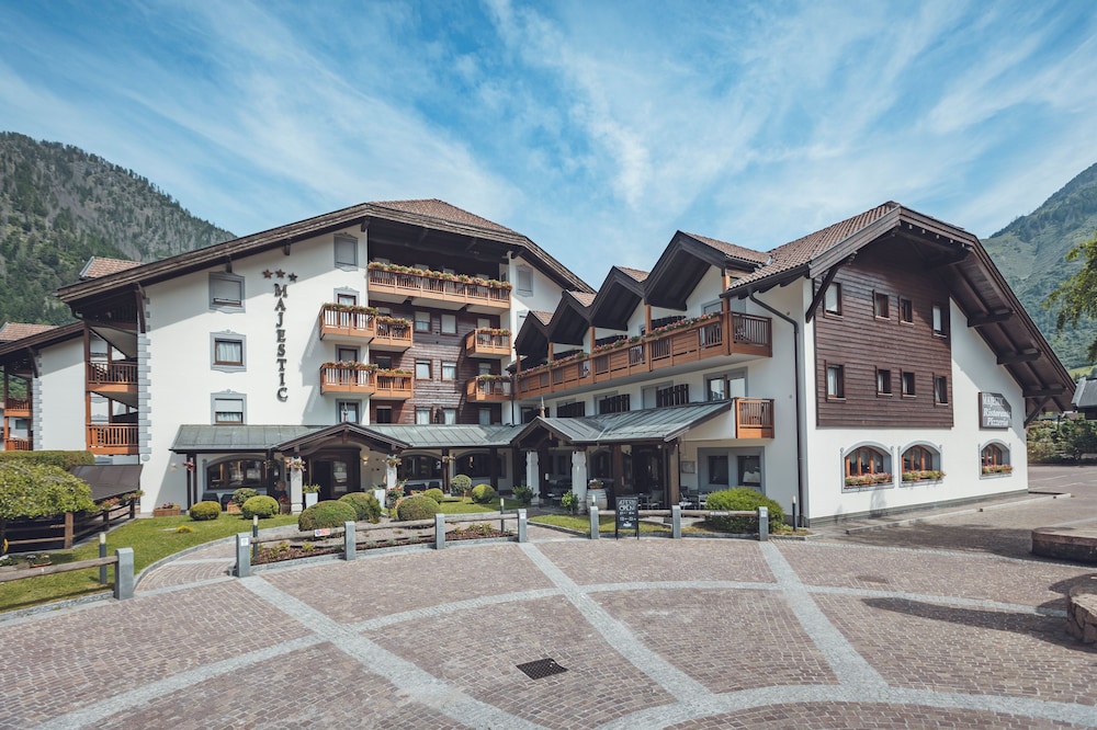 Aparthotel Majestic 4/50