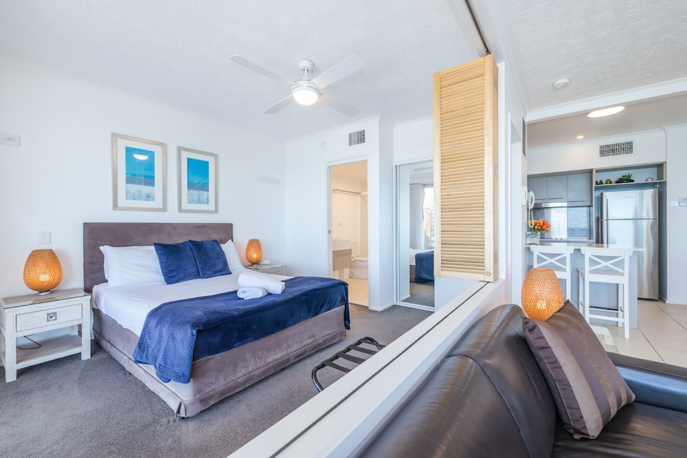 ON THE BEACH RESORT BRIBIE ISLAND 10/50