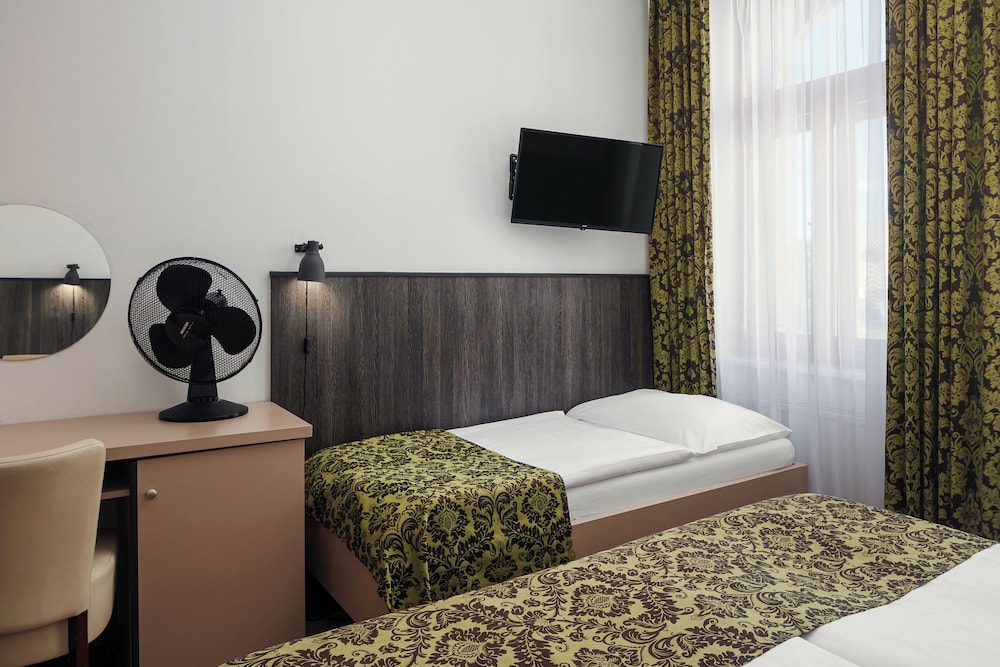غرفة قياسية ثلاثية بسرير مزدوج وسرير فردي، Prague Centre Superior Hotel 10/10