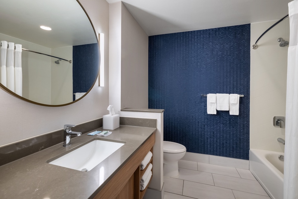 Fairfield Inn & Suites by Marriott Louisville Shepherdsville 37/38