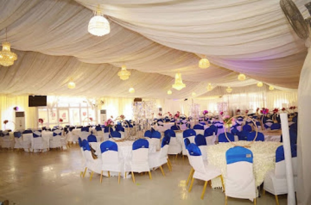 Oragon Hotel and Suites 41/46