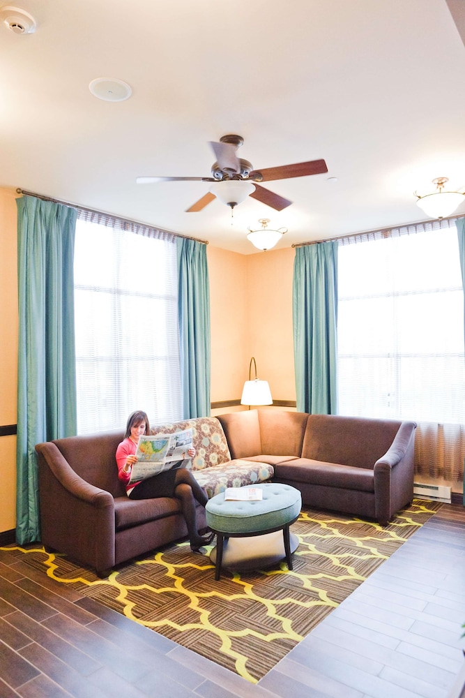 Hampton Inn Suites Exeter 35/52