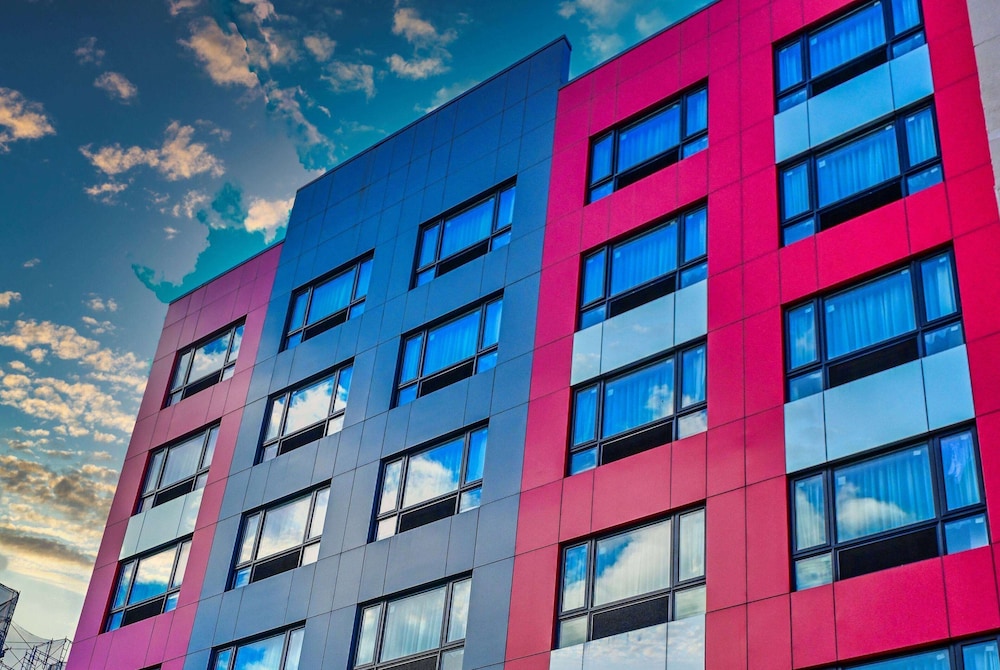 Super 8 by Wyndham Bronx Near Botanical Garden 3/29