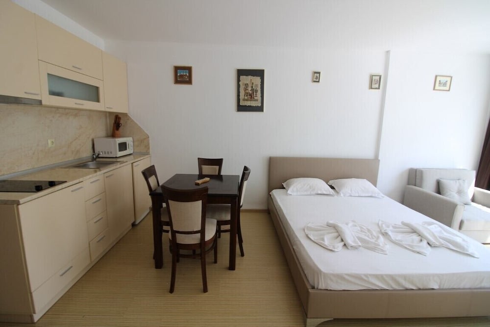 Menada Sunny Beach Plaza Apartments 9/50