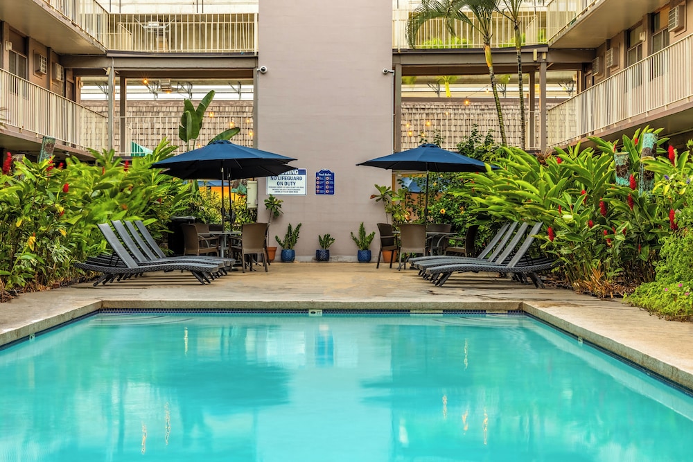 Pacific Marina Inn 47/53
