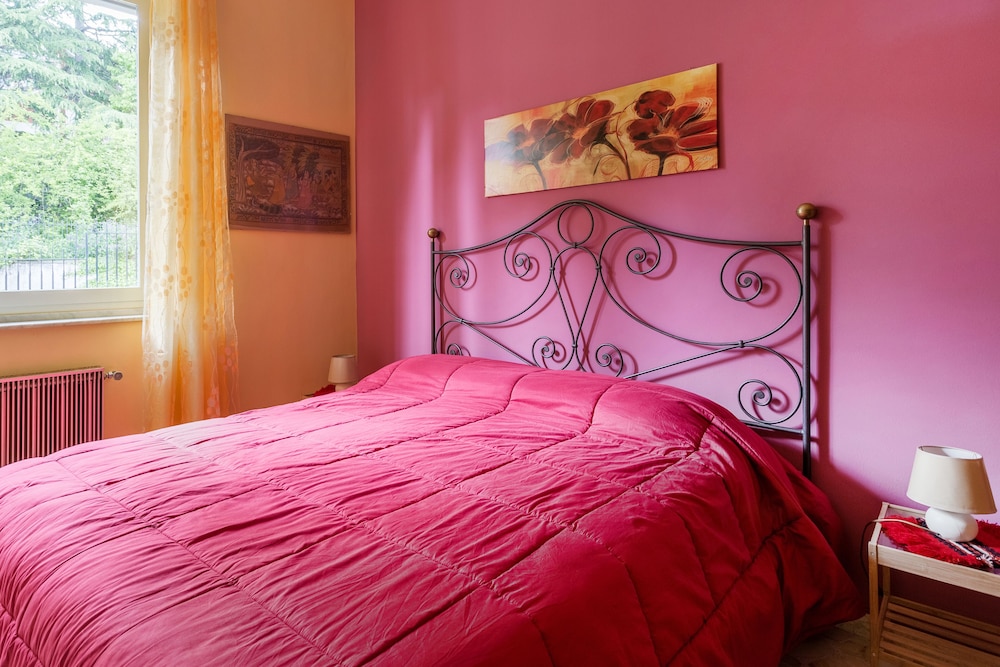 Romantic, Red, Queen Bed, Mountain View