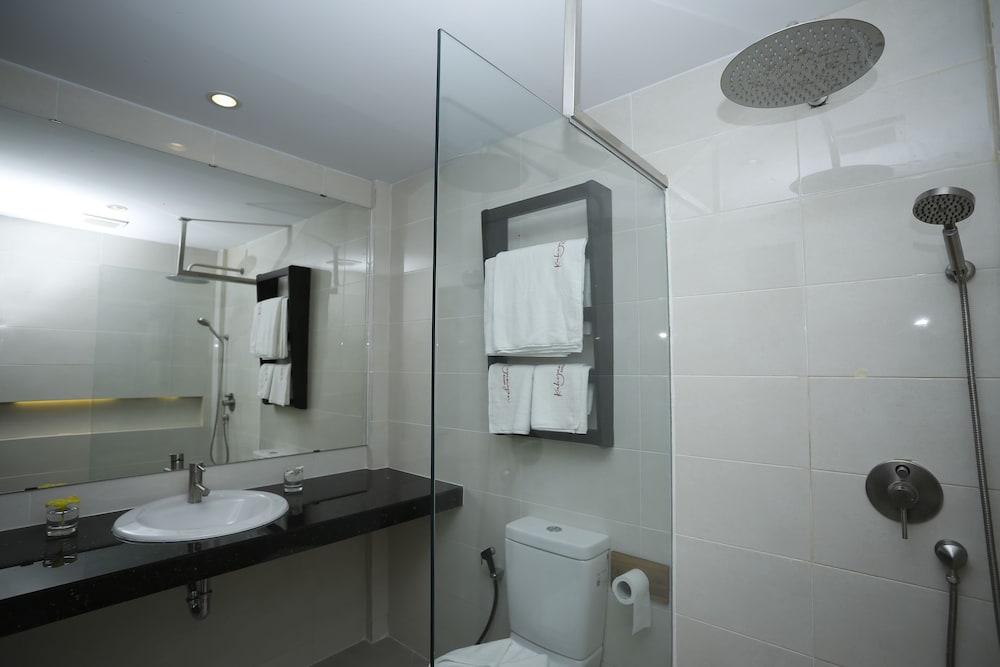 Kahyangan Resort 18/19