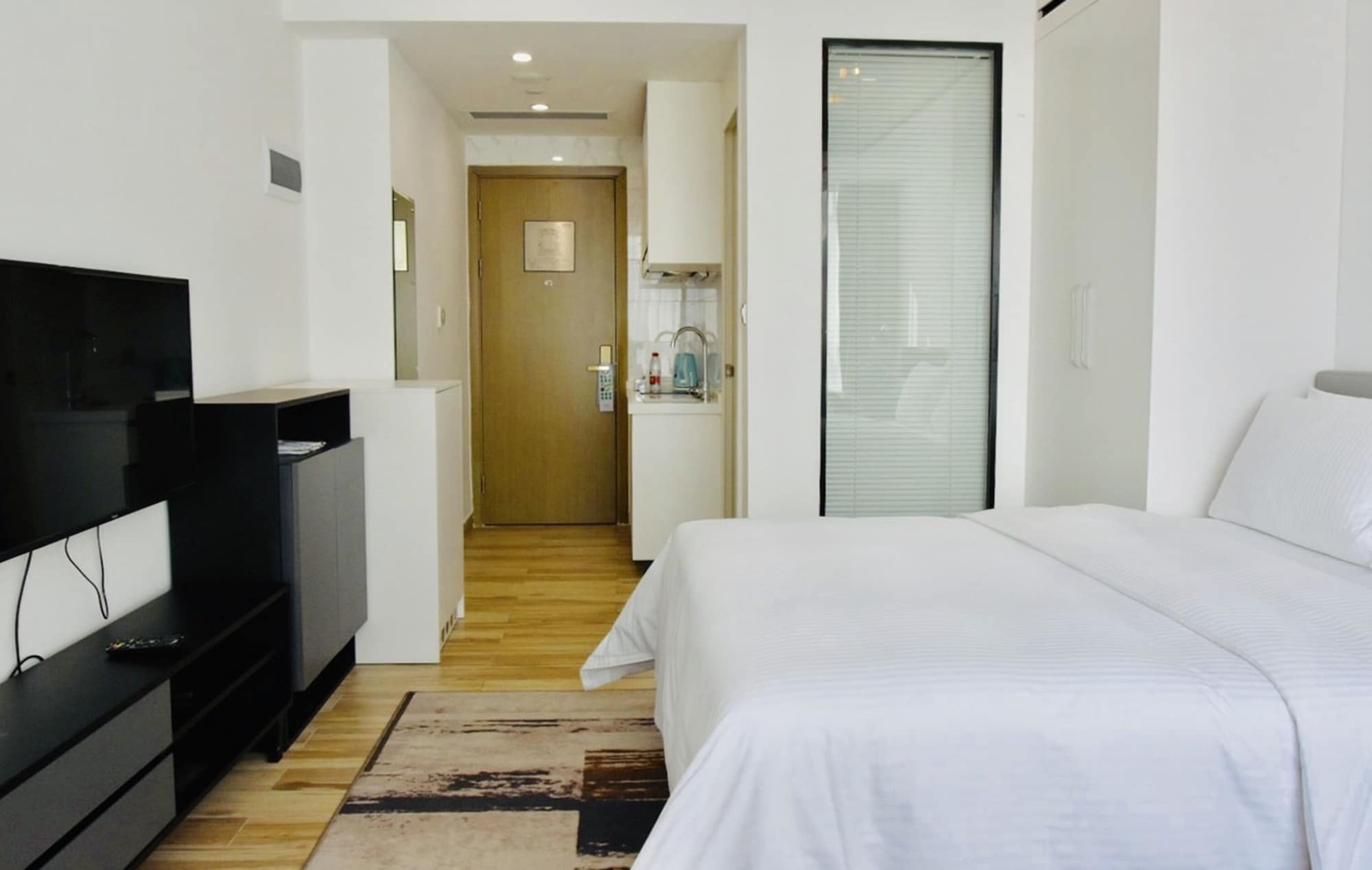 EXECUTIVE, TWIN BEDS