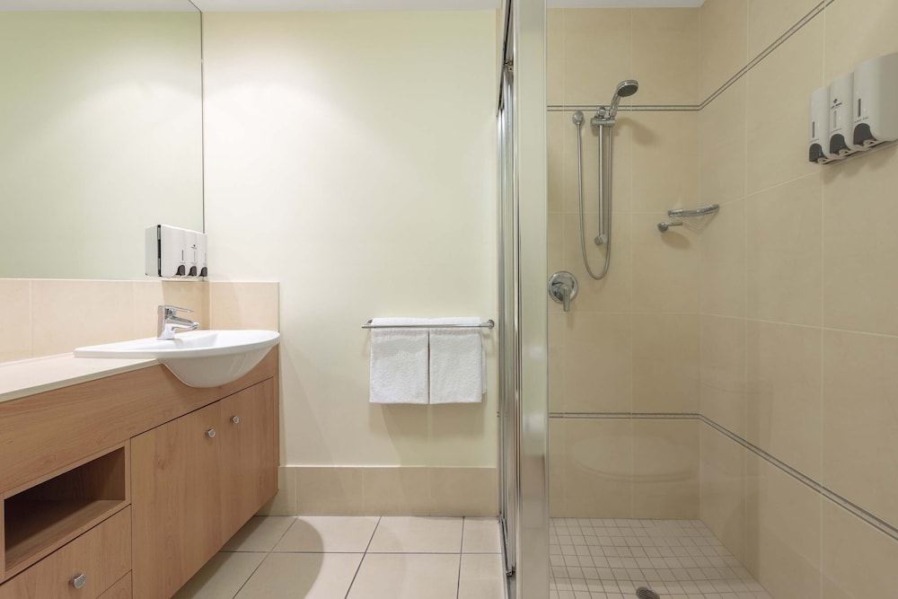 شقة بسرير كوين وسريرين منفصلين بغرفتي نوم، Leisure Inn Spires 6/7