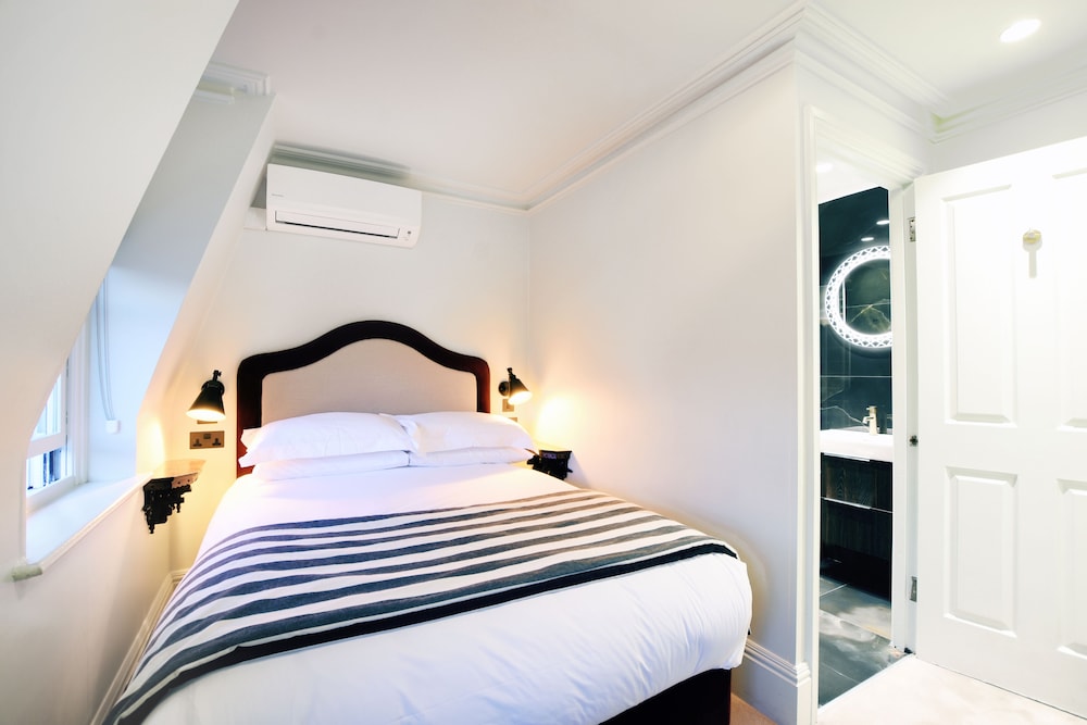 Twenty Nevern Square Hotel 13/49
