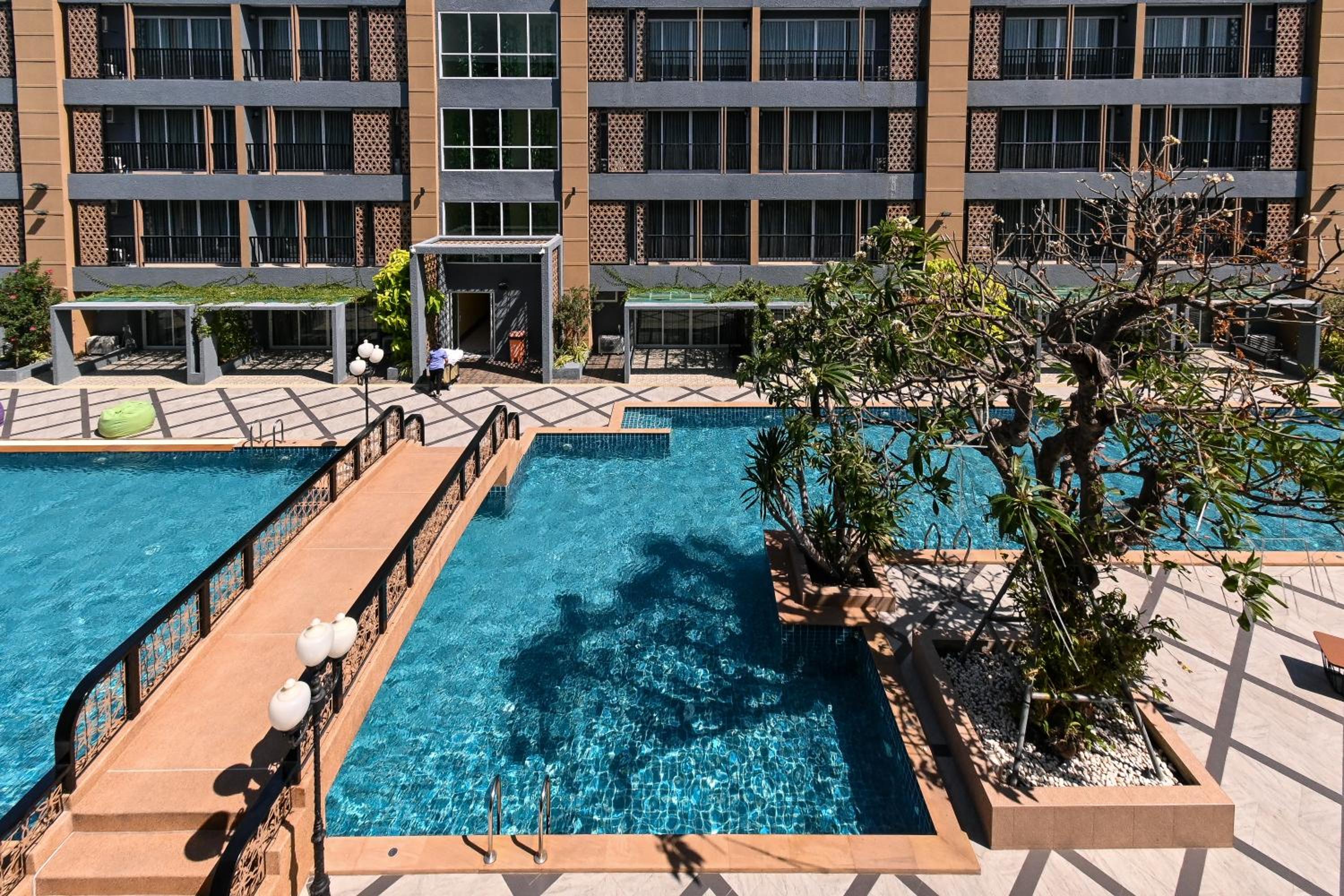 Golden Sea Hua Hin Hotel 61/65