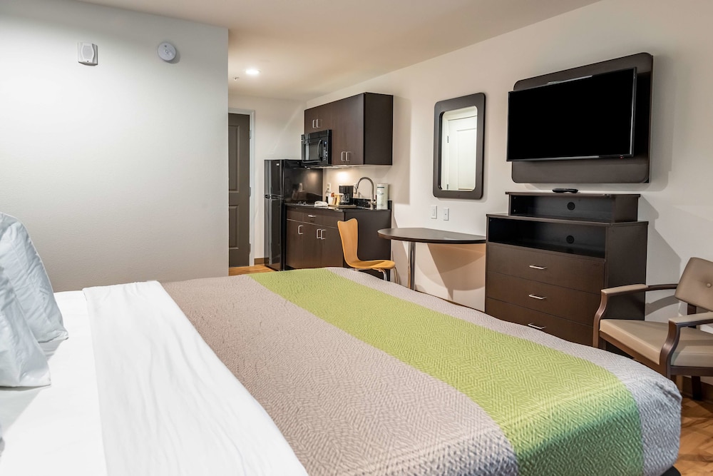 غرفة ديلوكس بسرير كينج بمطبخ صغير، Studio6 Lake Charles, LA 3/7