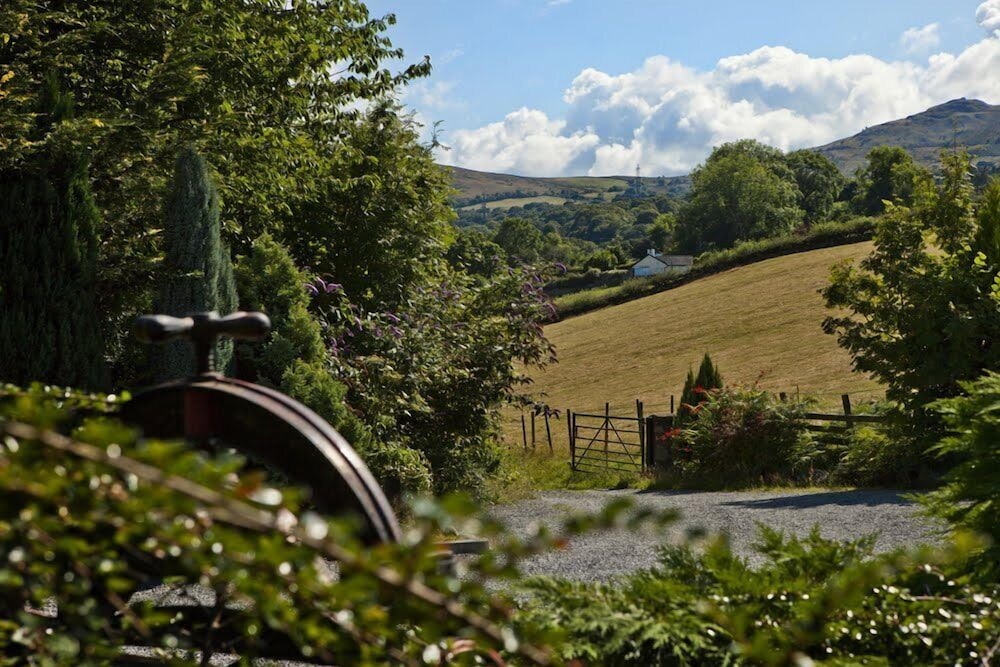 Coed Mawr Hall 31/36