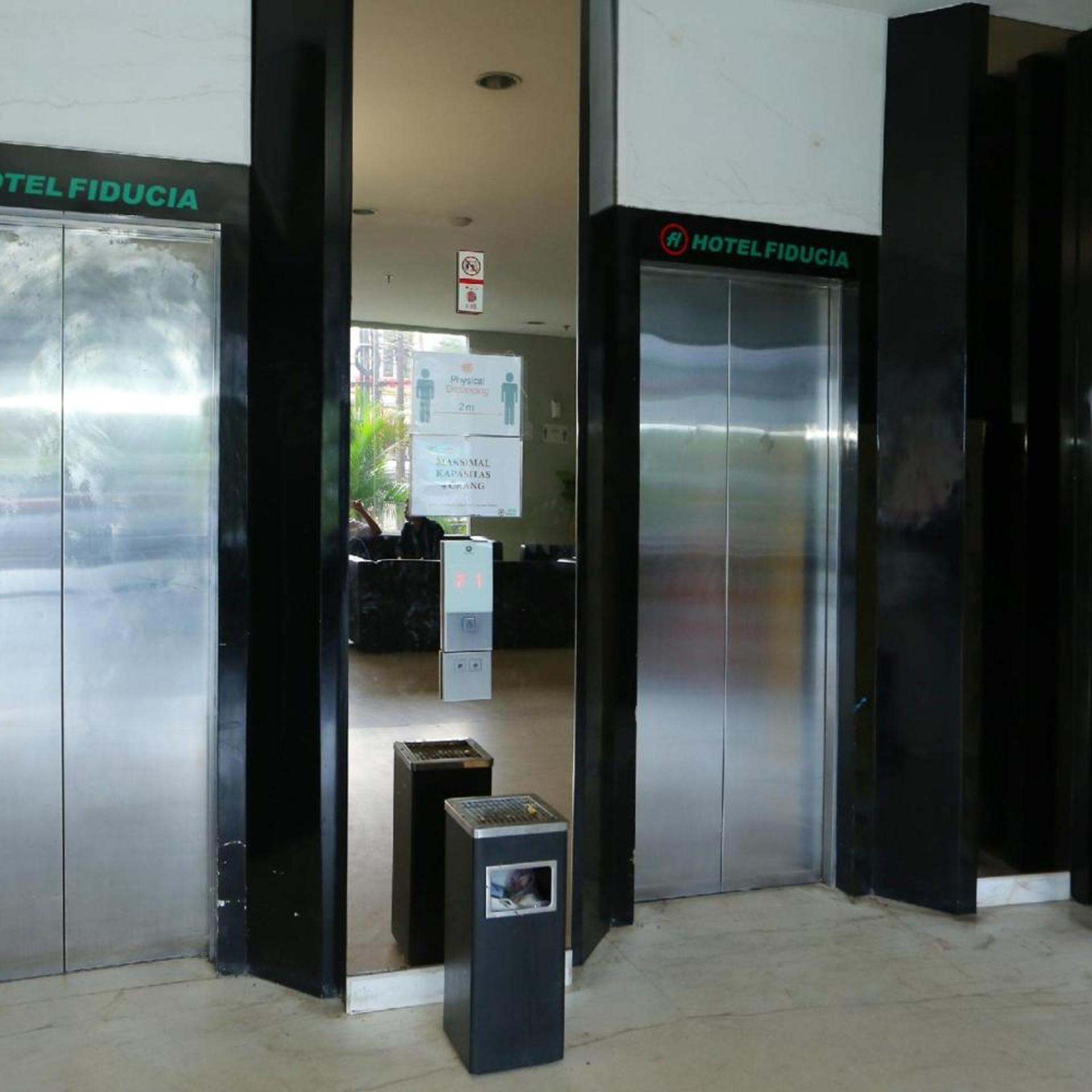 Super OYO Townhouse OAK Hotel Fiducia Pondok Gede 10/48