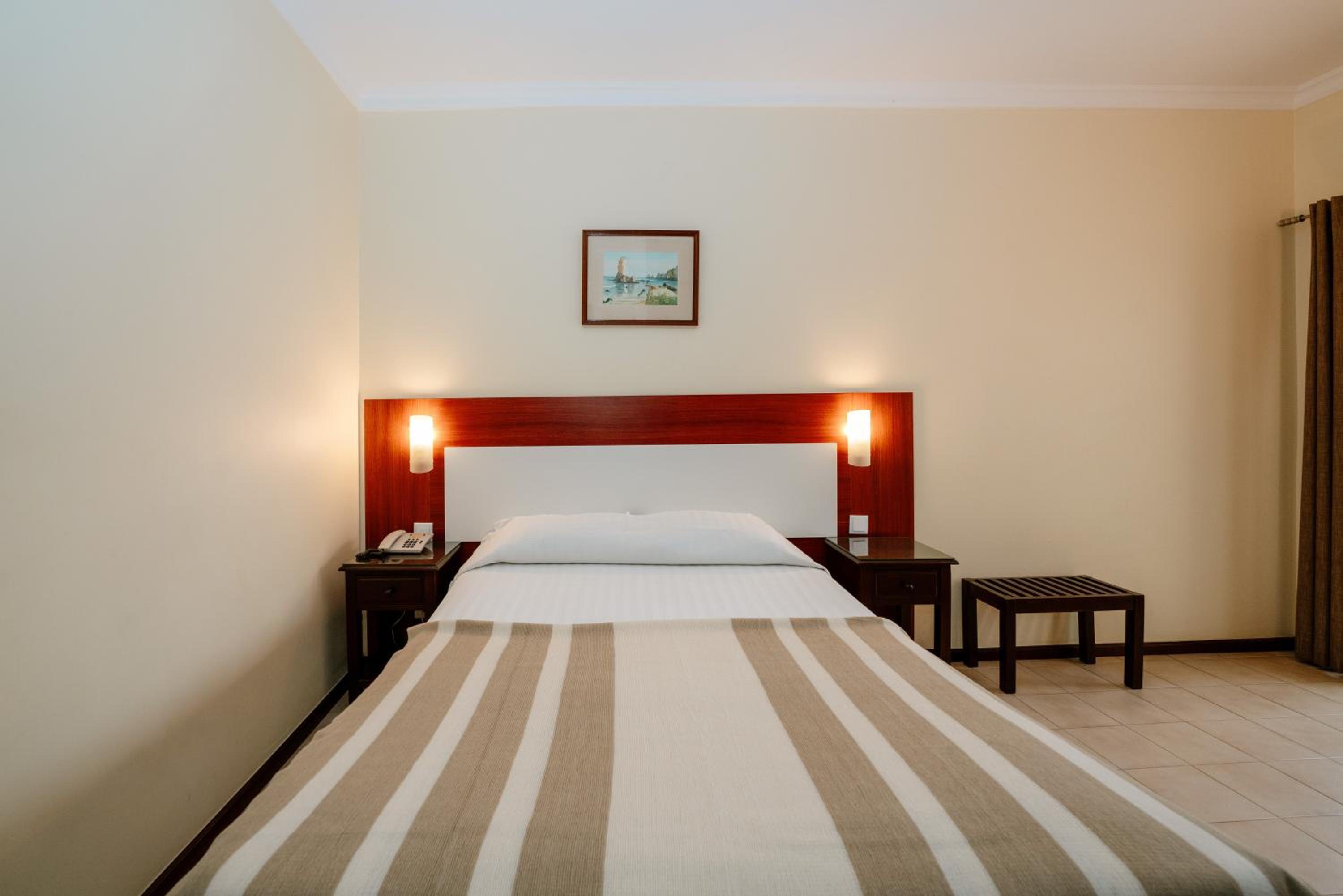 Standard, Twin Beds, Avenida Praia 10/10