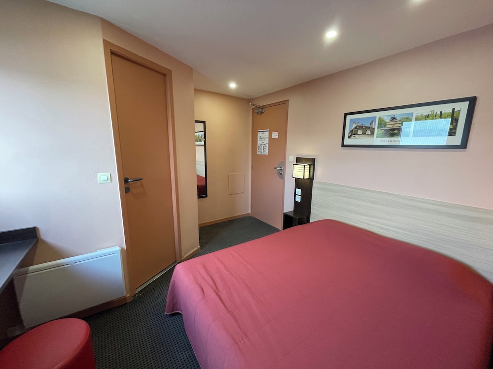 BRIT HOTEL SAINT-QUENTIN 16/53