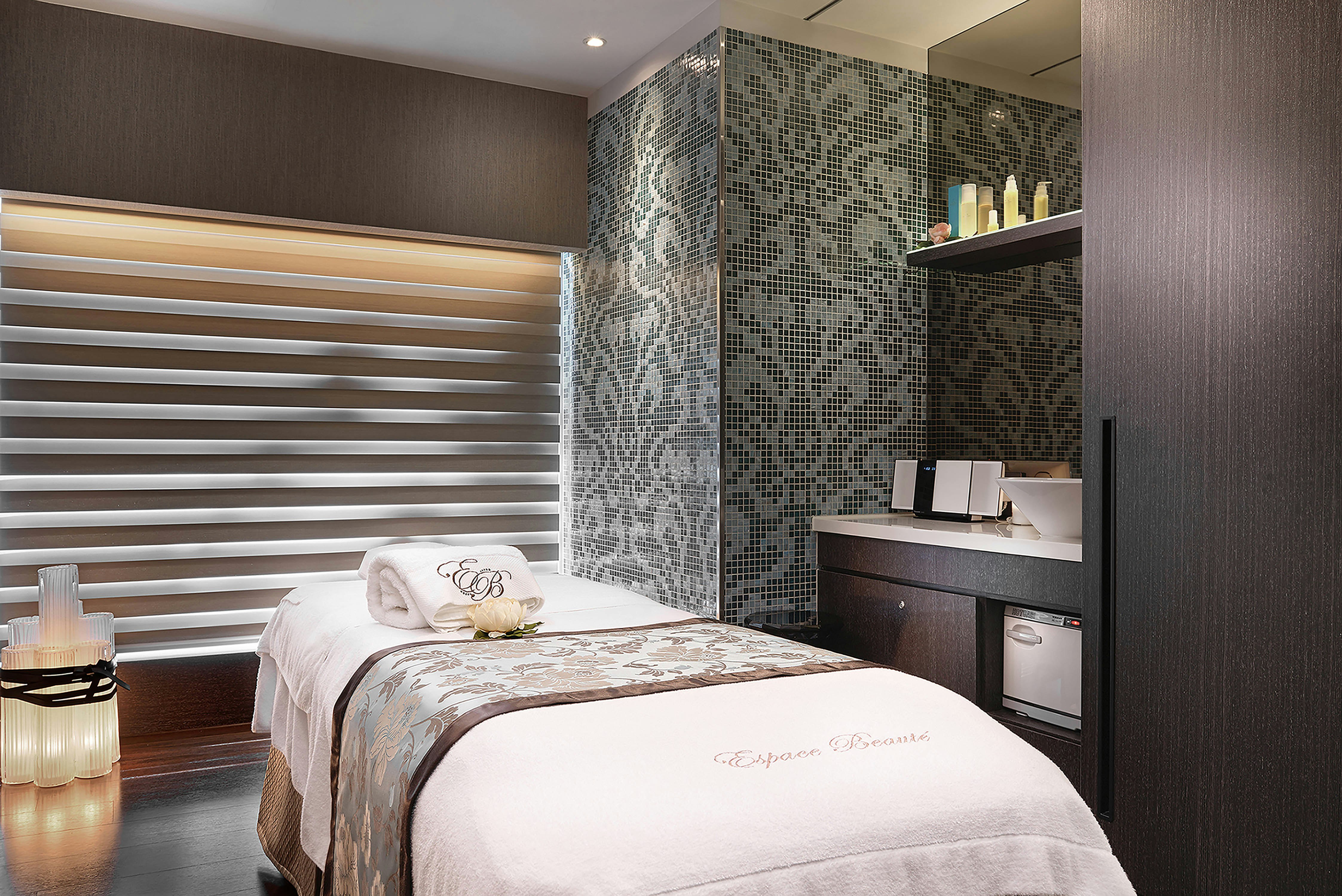 Humble House Taipei, Curio Collection by Hilton 10/36