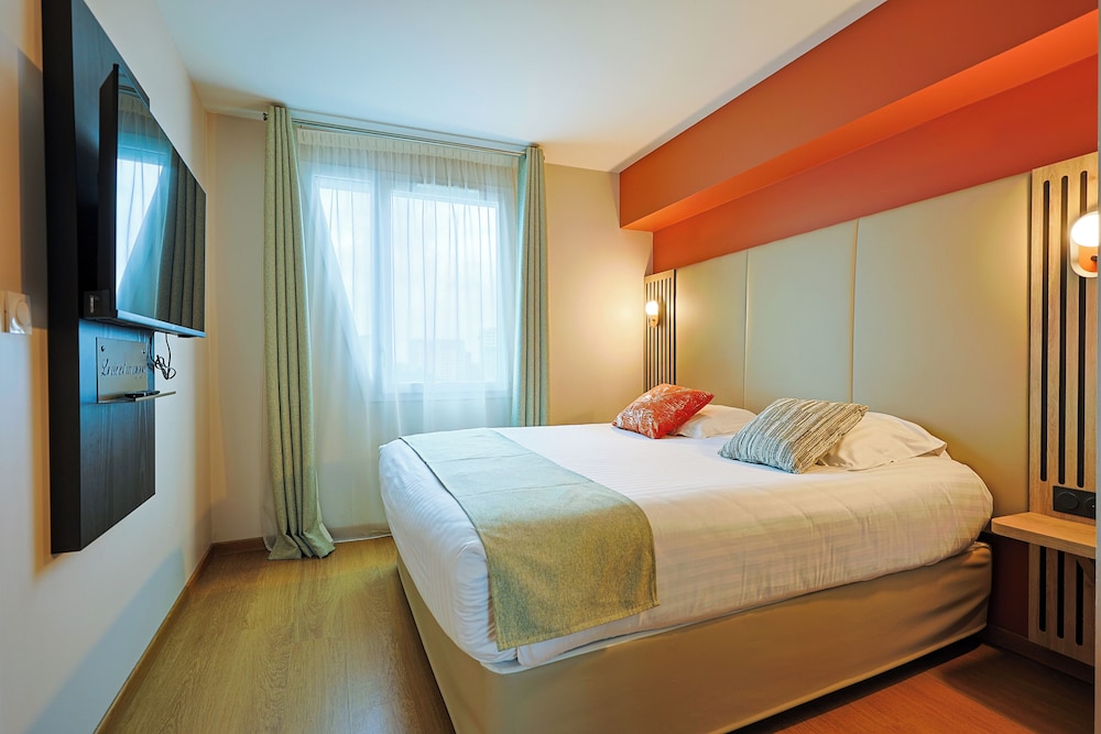 COMFORT, APARTMENT, QUEEN BED, SOFA