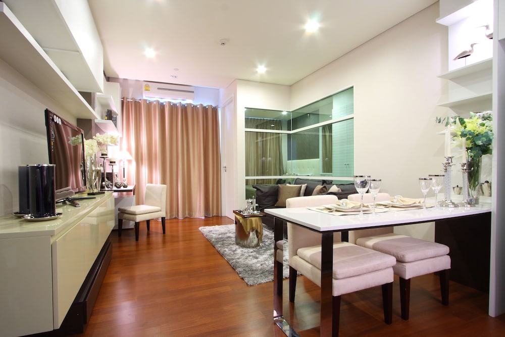Ivy Thonglor 55 24/37