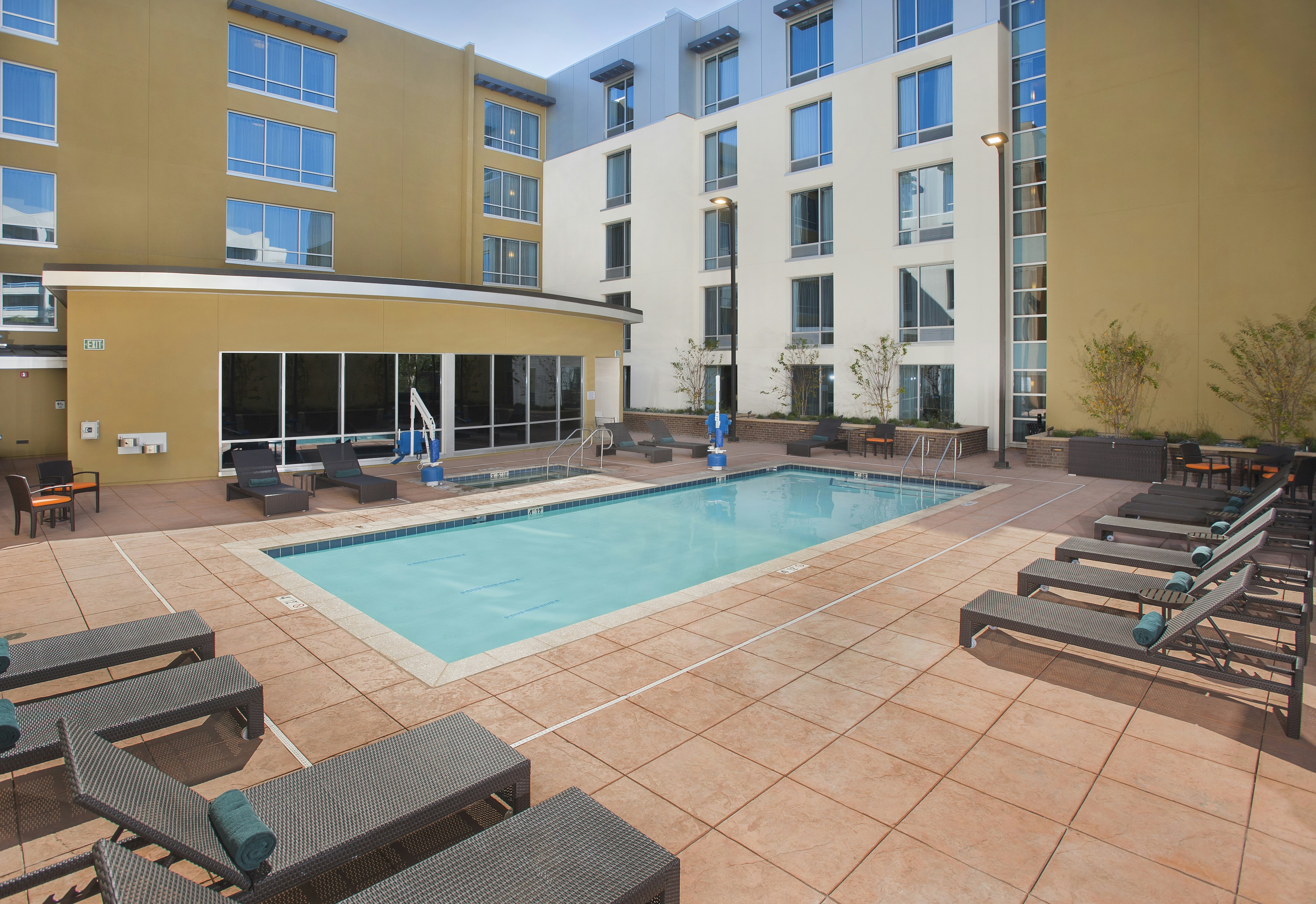 Hilton Garden Inn Burbank Downtown 16/17
