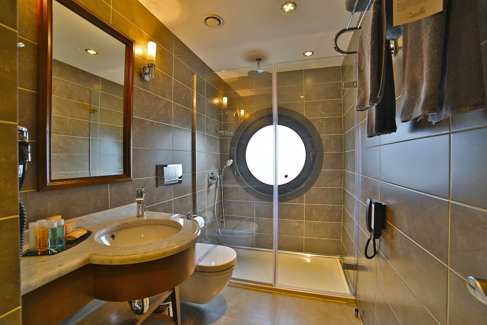 جناح متصل عائلي بسرير مزدوج وسريرين منفصلين، Adelmar Hotel Istanbul Sisli 7/7