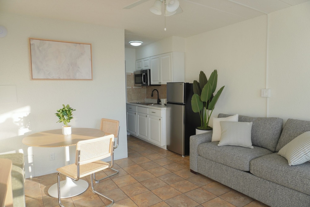 Casa Del Sole Motel 38/54
