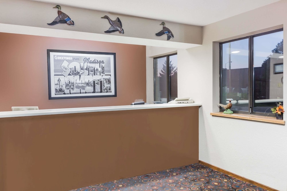 Super 8 By Wyndham Madison 7/22