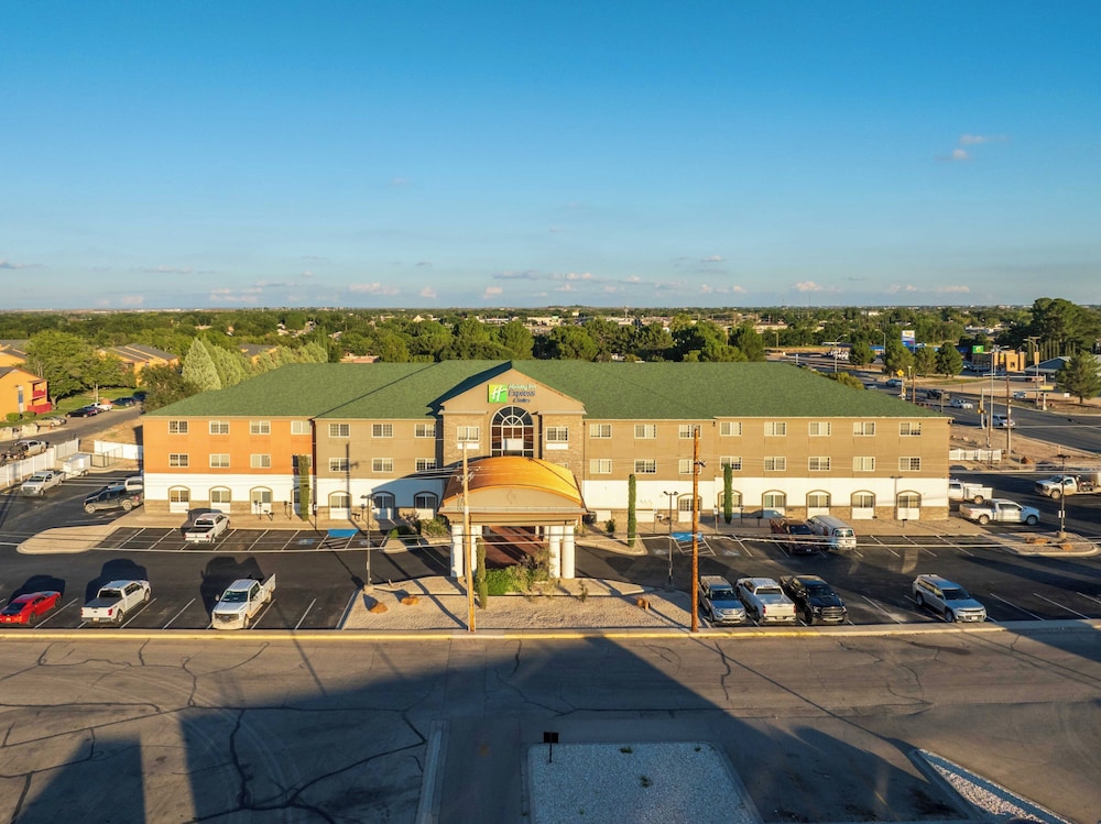 Holiday Inn Express Hotel and Suites Carlsbad 58/65